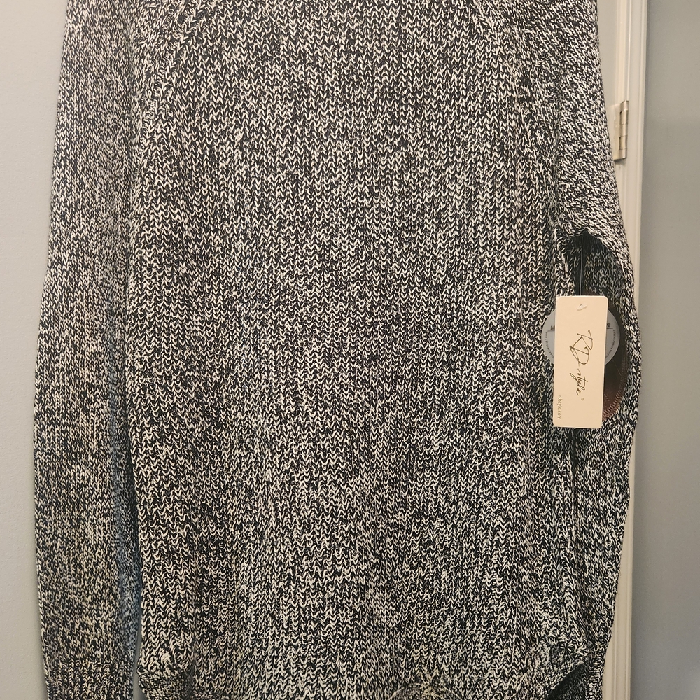 RD Style Black and White Crew Neck Sweater